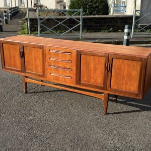 Enfilade scandinave en teck – Lignes épurées, design nordique des années 1960