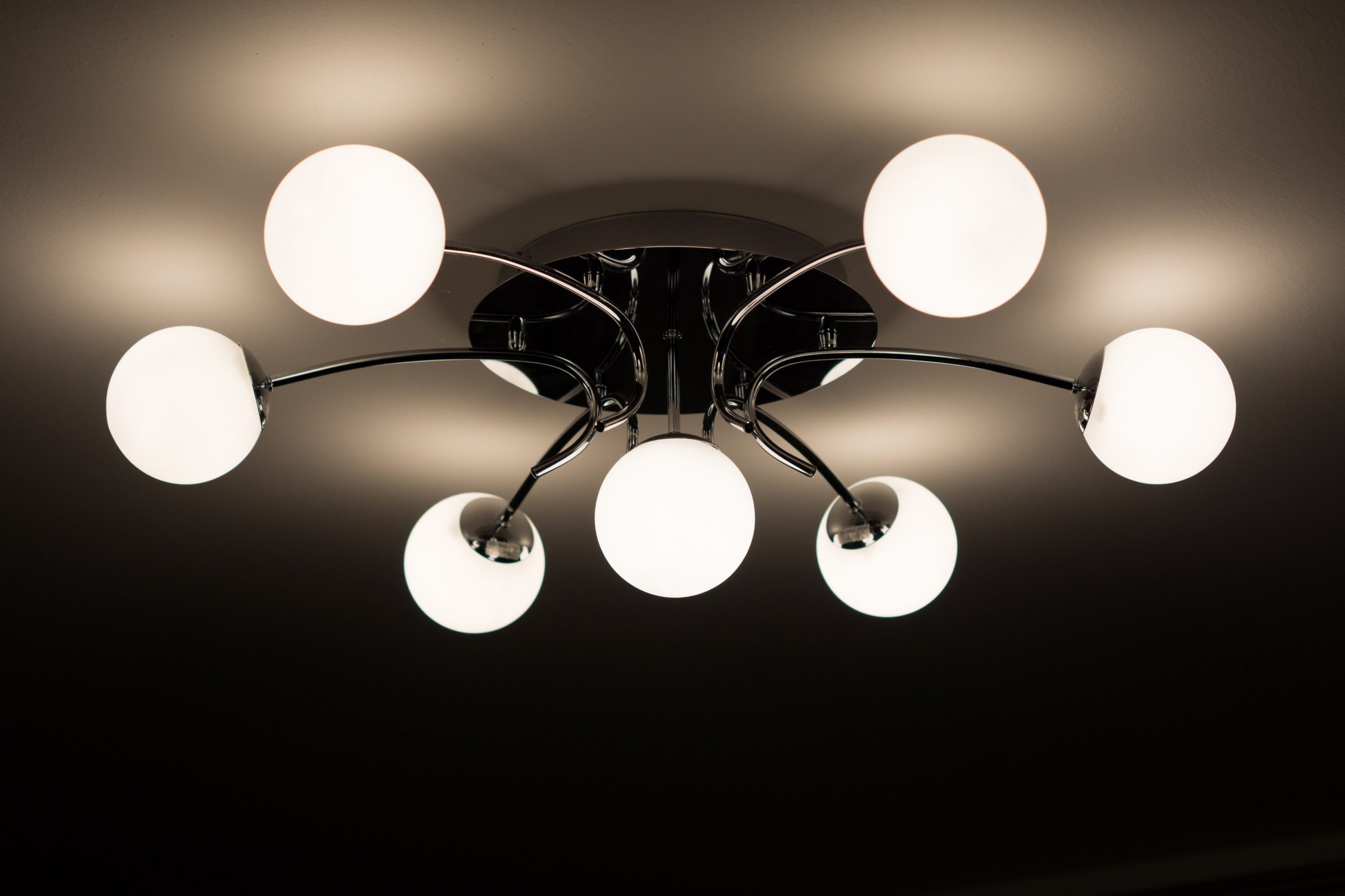 Comment reconnaître un vrai objet design vintage et éviter les reproductions ?