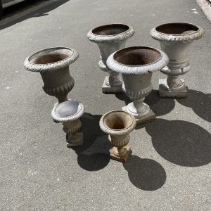 Ensemble de pots Médicis – Vases de jardin classiques en fonte patinée – Décoration extérieure XXᵉ siècle