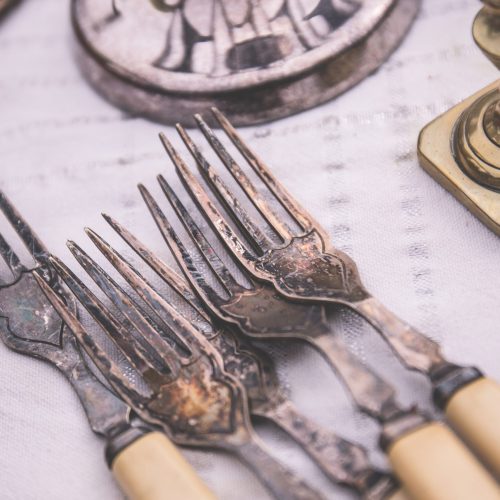 Comment entretenir et nettoyer un objet ancien sans l’abîmer ?