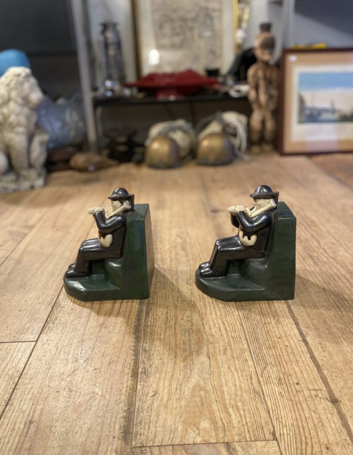 Serre-livres Brion – Paire figurative Art Déco, sujets de musiciens assis