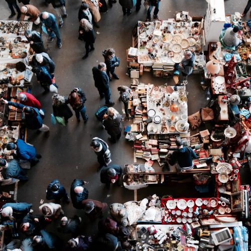 Pourquoi L’Antiquité N’a Jamais Été Aussi Populaire : Les Raisons de la Croissance du Marché des Antiquités