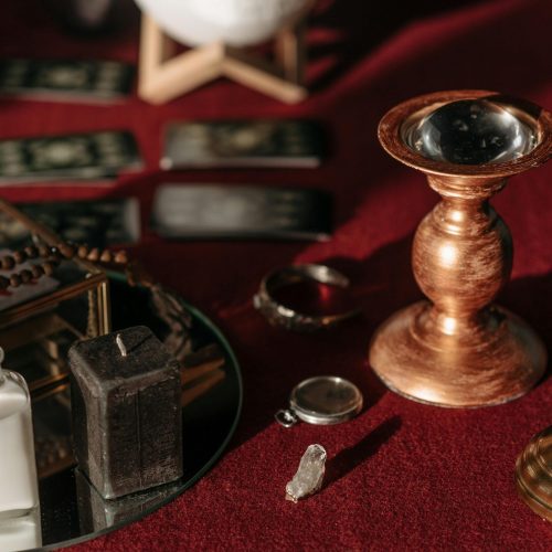 Antiquaire dans le Finistère : Votre Expert en Antiquités pour des Évaluations Précises et des Trouvailles Uniques