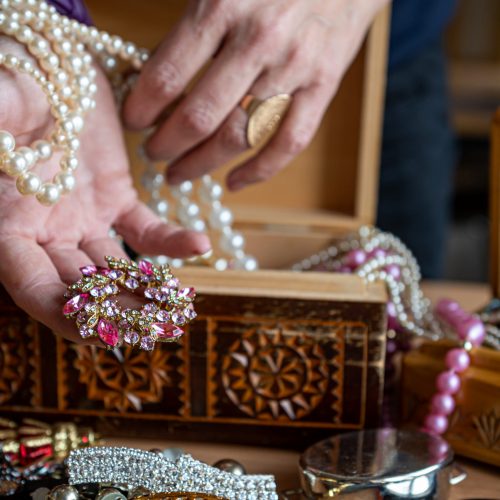 Comment reconnaître un bijou ancien ?