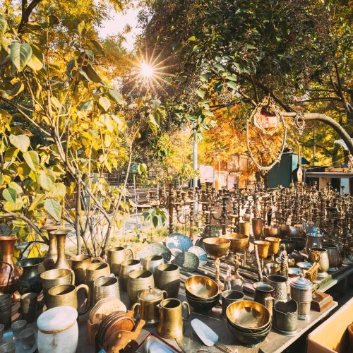 La chine en brocante : l’art de dénicher les trésors du passé