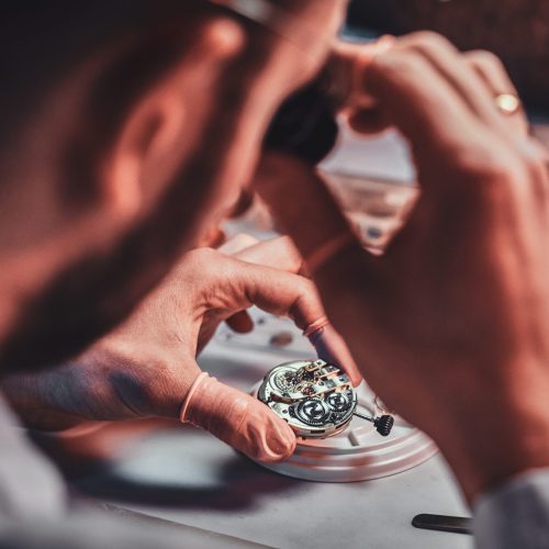 Reconnaître une horlogerie ancienne de valeur sans se tromper